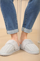 WOMENS KNITTED LIGHT GREY SNUG FAUX FUR SLIPPERS