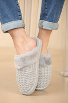 WOMENS KNITTED LIGHT GREY SNUG FAUX FUR SLIPPERS