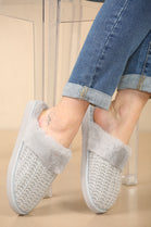 WOMENS KNITTED LIGHT GREY SNUG FAUX FUR SLIPPERS