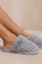 WOMENS KNITTED LIGHT GREY SNUG FAUX FUR SLIPPERS