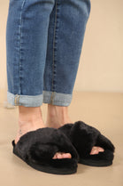 WOMENS CROSSOVER BLACK SNUG FAUX FUR SLIPPERS