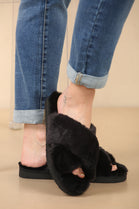 WOMENS CROSSOVER BLACK SNUG FAUX FUR SLIPPERS