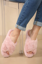 WOMENS CROSSOVER PINK SNUG FAUX FUR SLIPPERS