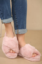 WOMENS CROSSOVER PINK SNUG FAUX FUR SLIPPERS