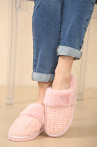 WOMENS KNITTED LIGHT PINK SNUG FAUX FUR SLIPPERS