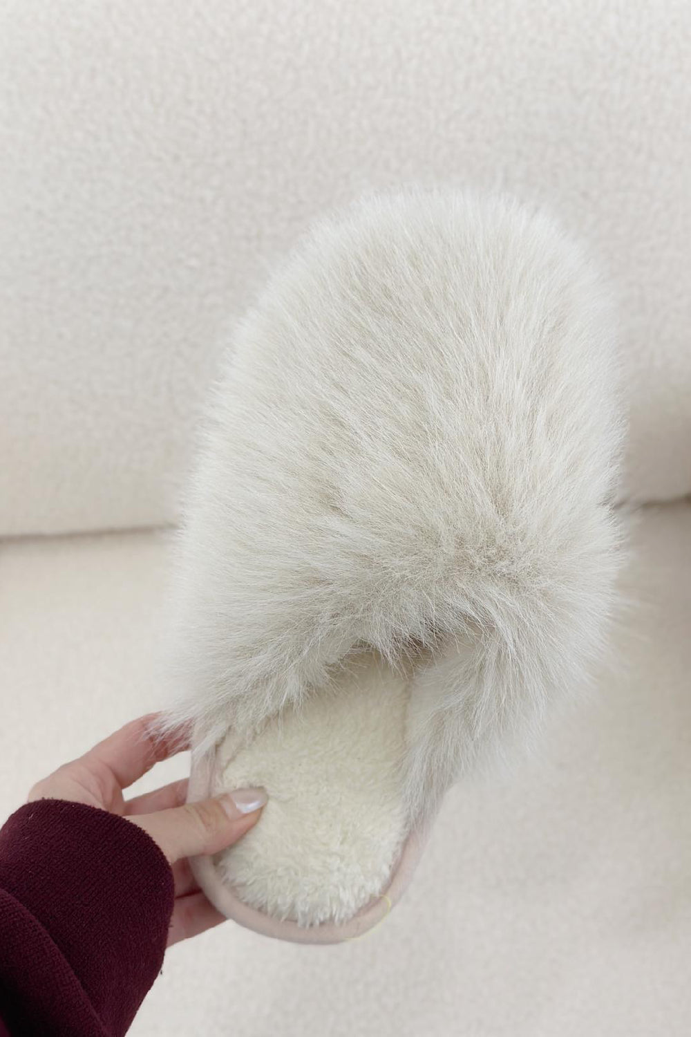 BEIGE FAUX FUR FLUFFY SLIPPERS