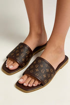 Women's Flat Slide Sandals Comfortable Open Toe Summer Slippers in Brown