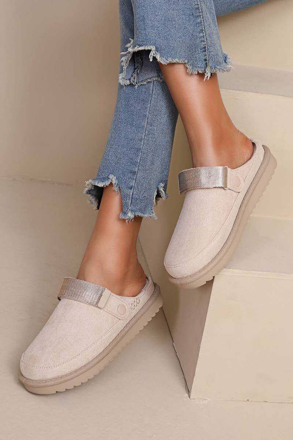 Women's Beige Fleece-Lined Clog Slippers with Adjustable Strap