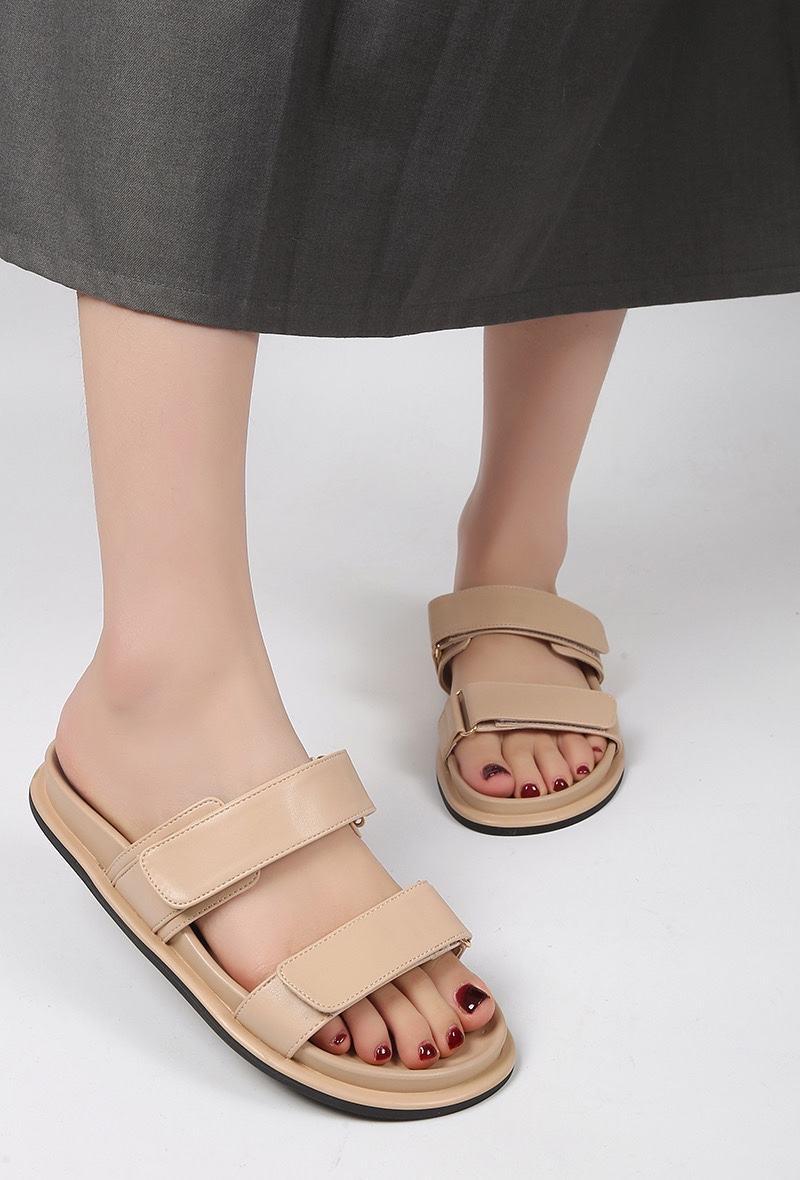 DOUBLE STRAP FLAT SLIDER SANDALS IN BEIGE