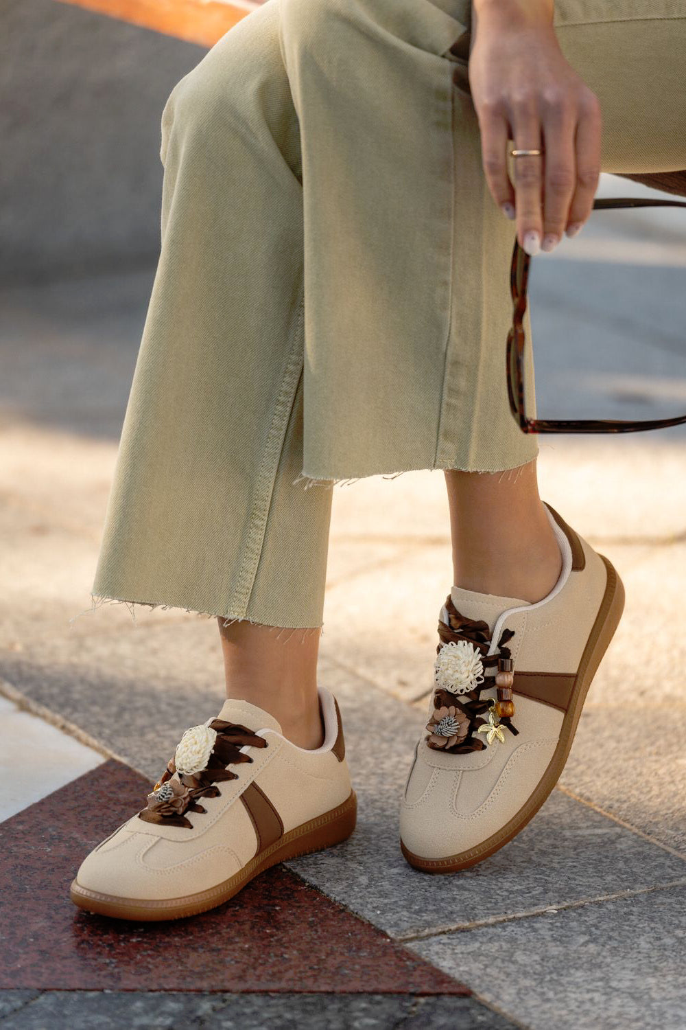 Beige Floral Charm Low-Top Sneakers Casual Urban Trainers
