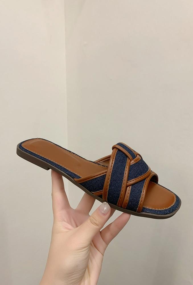 CROSS OVER STRAP FLAT SANDALS IN BLUE