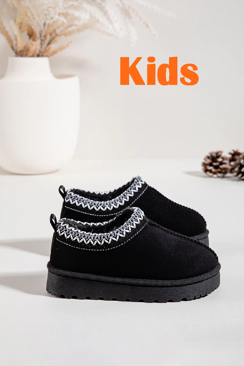 KIDS EMBROIDERY DETAIL FAUX FUR LINING SLIPPERS IN BLACK 21-24 SIZES