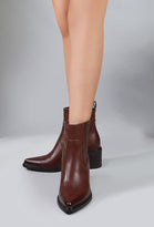 HEELED COWBOY POINTED ANKLE BOOTS IN CAMEL