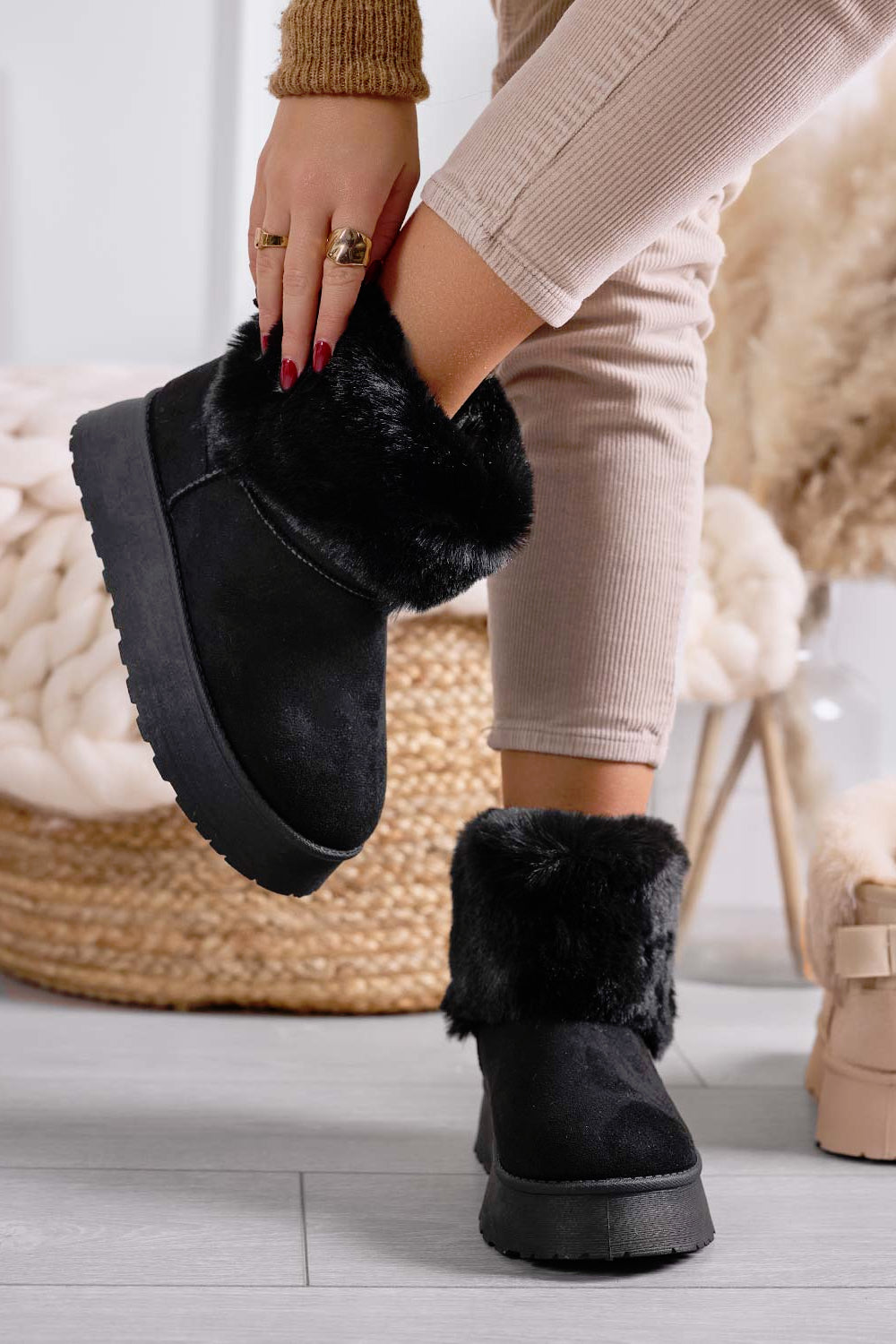 BLACK SUEDE CHUNKY PLATFORM FAUX FUR SNOW BOOTS