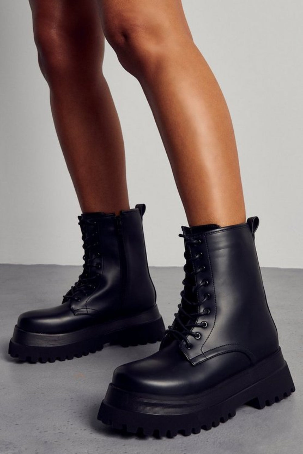 BLACK PU CHUNKY PLATFORM ANKLE FRONT LACE UP BOOT
