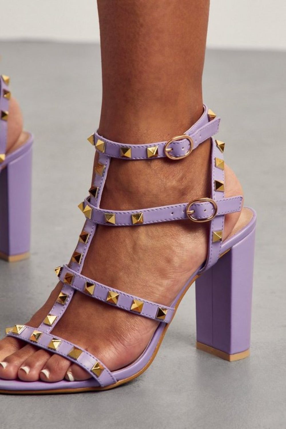 LILAC PU BLOCK HEEL WITH STUDDED STRAPS
